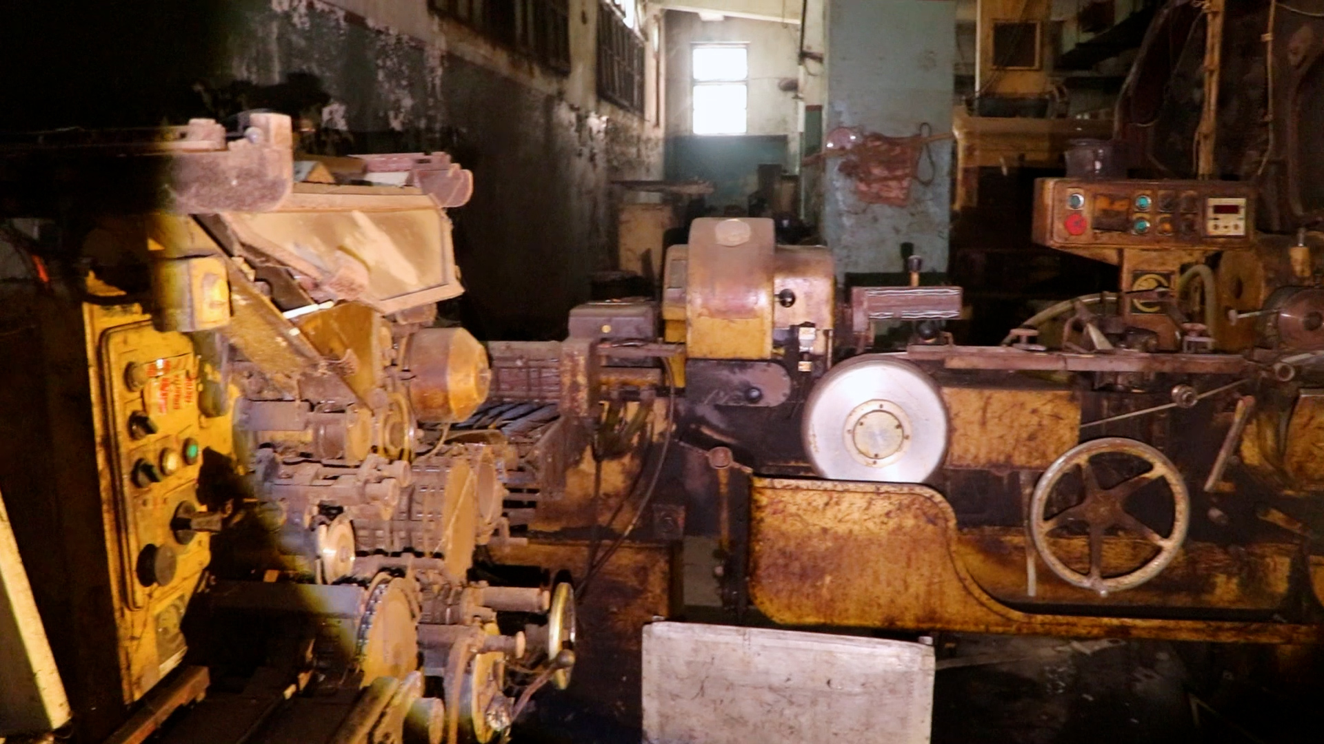 पुनः सुचारुको पर्खाइमा ऐतिहासिक जनकपुर चुरोट कारखाना