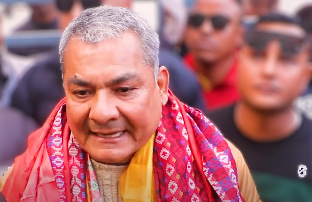 विमानस्थलमै कार्यक्रम गर्न खोजेपछि दुर्गा प्रसाईं नियन्त्रणमा, प्रहरीले घर पुर्यायो
