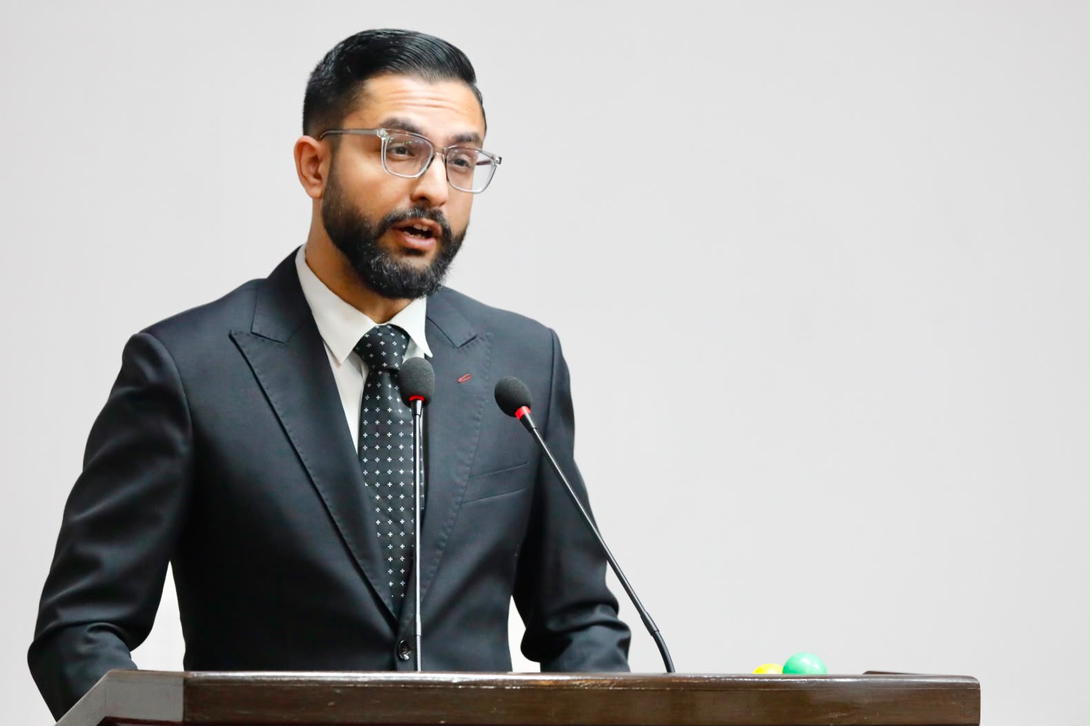 सुकुम्बासी बस्तीका बालबालिकाको शिक्षामा अवरोध हुन दिँदैनौँ : शिक्षामन्त्री पोखरेल