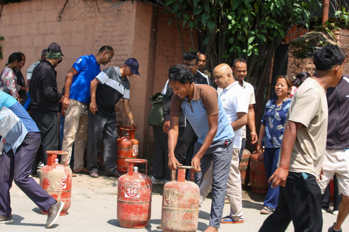 कृष्णभीरको पहिरोले आपूर्ति प्रभावित, काठमाडौंमा खाना पकाउने ग्यासको संकट गहिरिँदै