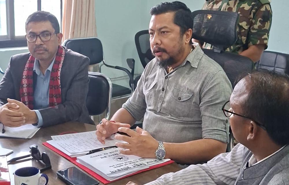 बिजुलीको बिल तिर्न घण्टौँ लाइन बस्नुपर्ने अवस्था अन्त्य गर्न ऊर्जामन्त्री विराजभक्त श्रेष्ठको निर्देशन